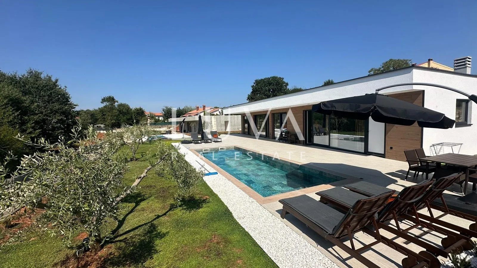 istra, labin, prodaje se moderna vila s bazenom i dva stana, 176 m2 - slika 3