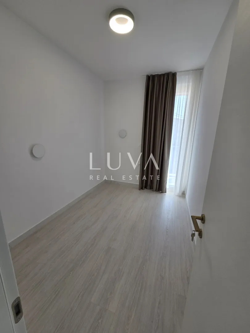 trogir, seget vranjica, kuća 200m2 s bazenom uz more - slika 12