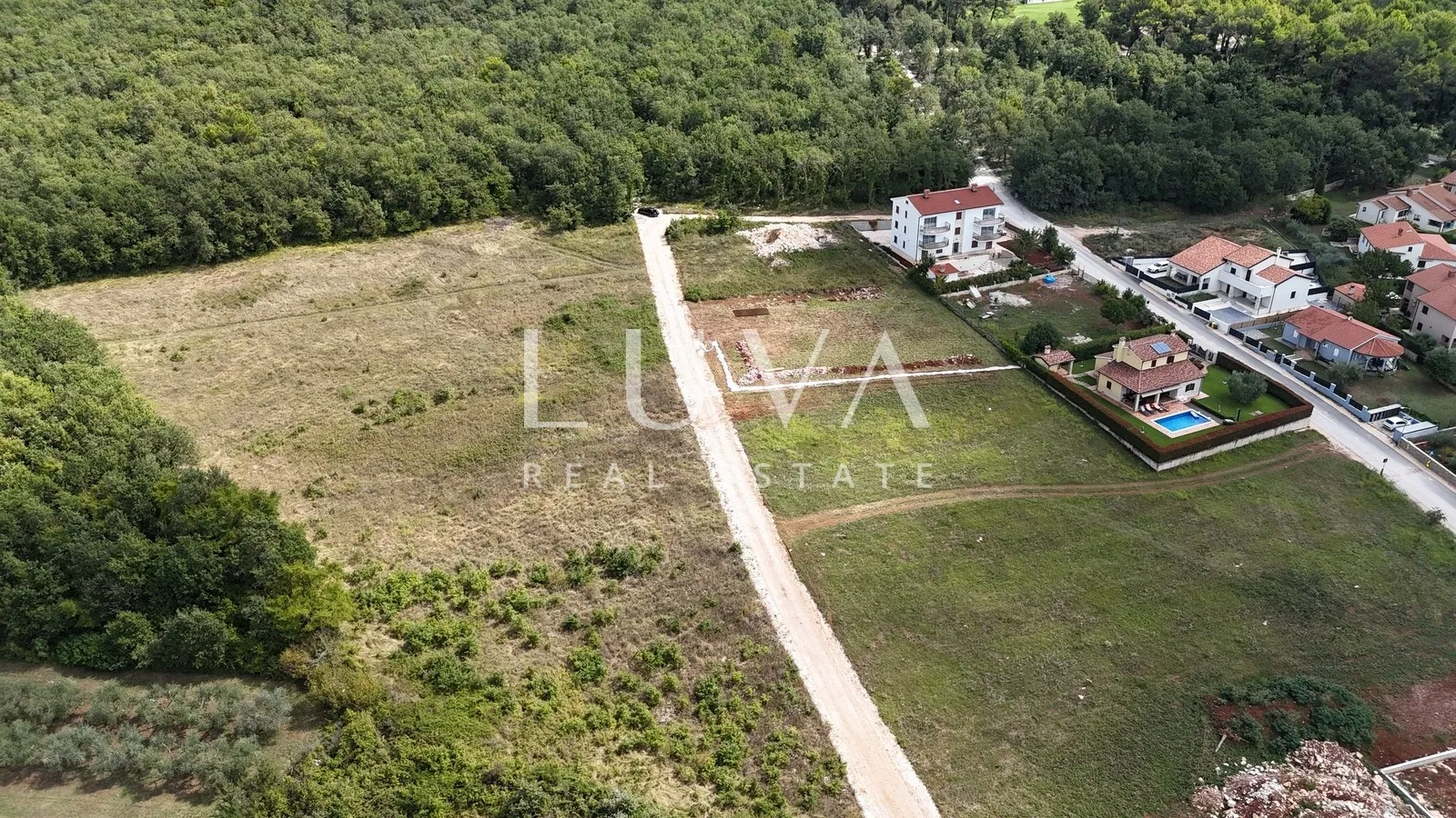 višnjan, građevinska parcela s građevinskom dozvolom, 1.277 m² - slika 5
