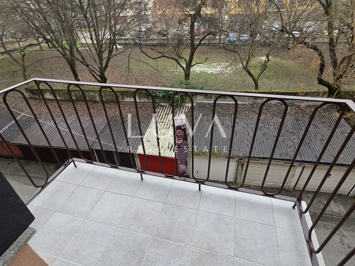zagreb, trg franc republike, uređen stan 55m2, 2 balkona i garaža - slika 12