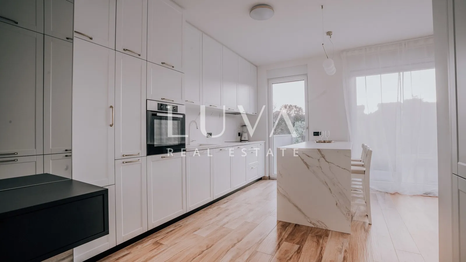 remete, luksuzan 4s penthouse 165m2 + 2vpm za najam - slika 7