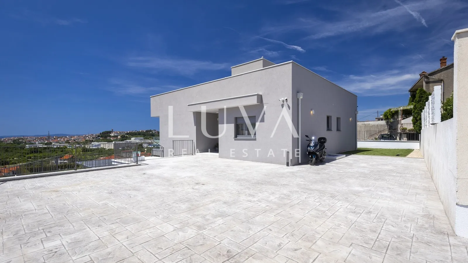 split, luksuzna vila s pogledom na more, 220 m2 za dugoročni najam - slika 7