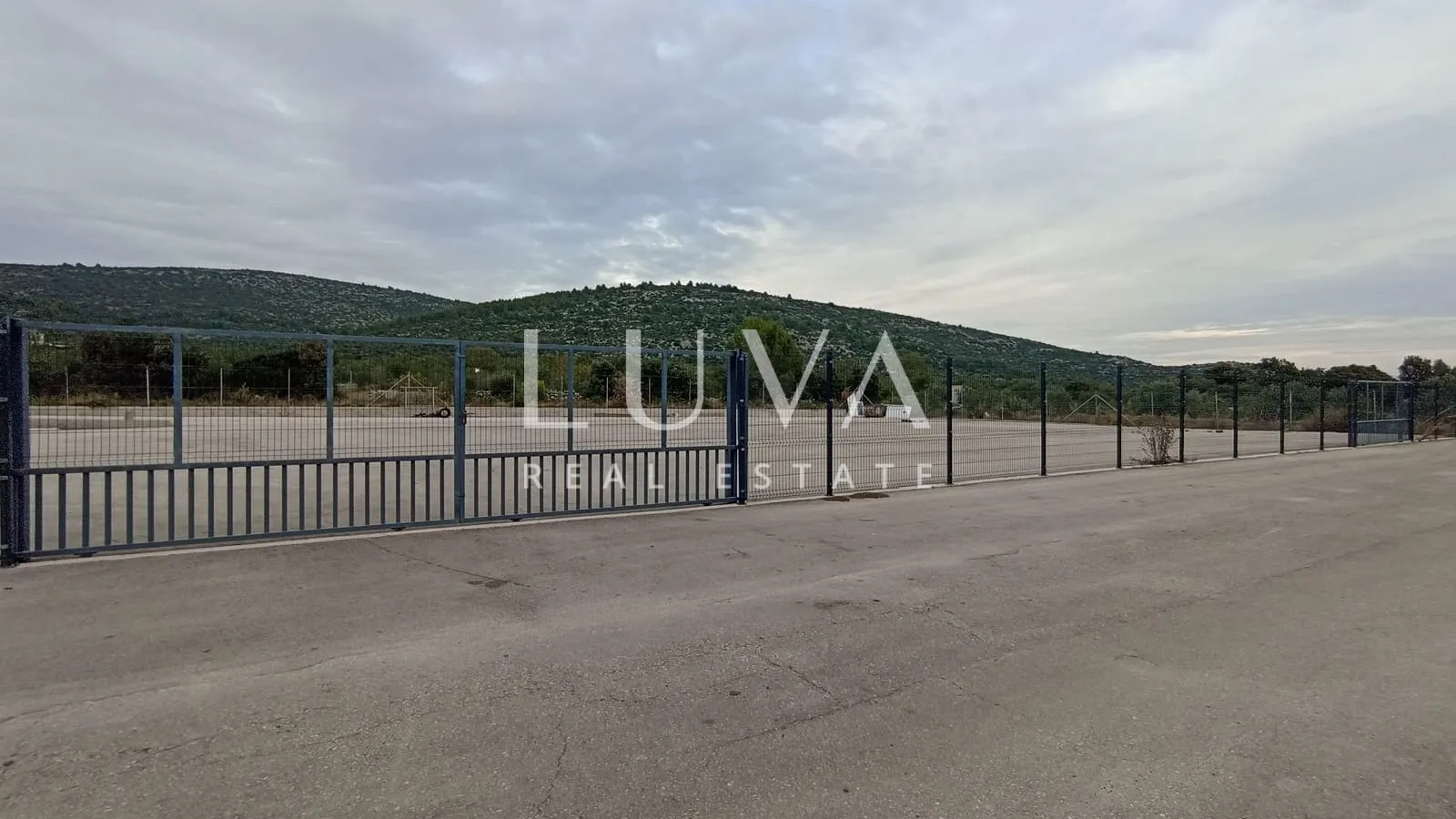 marina, trogir, najam velikog i urednog skladišta - slika 5