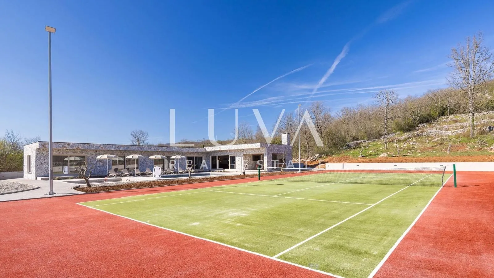 dicmo, split, luksuzna vila s bazenom i tenis terenom na prodaju - slika 39