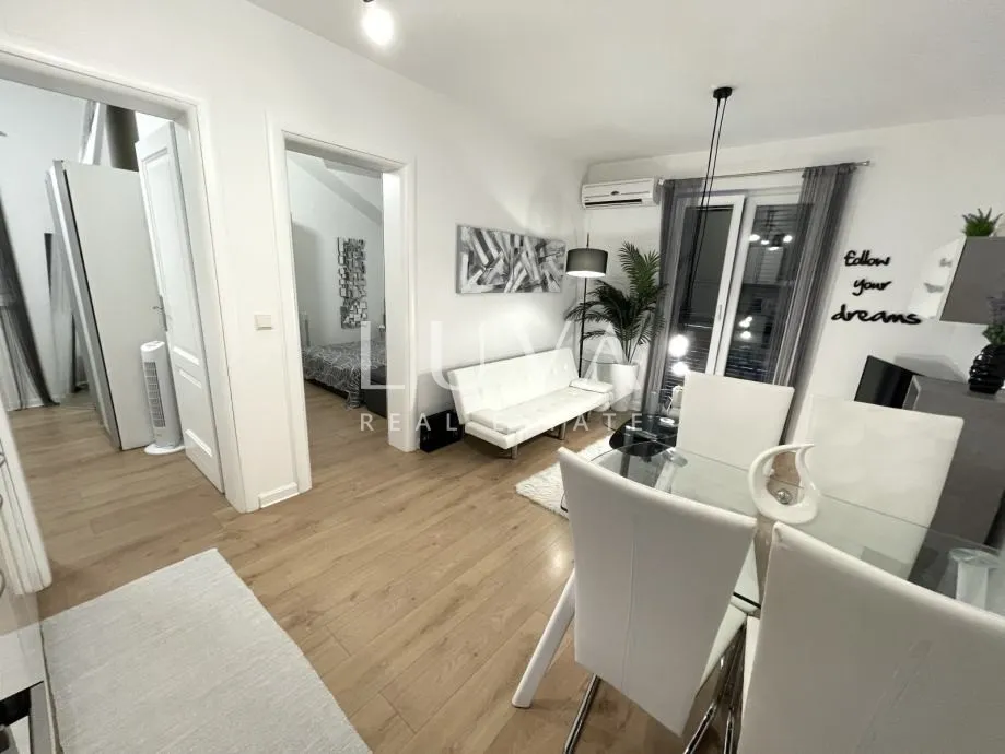 brač, supetar, moderno namješten stan s pogledom na more na prodaju - slika 11