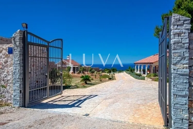 hvar, brusje, luksuzna vila s bazenom i pogledom na more na prodaju - slika 15
