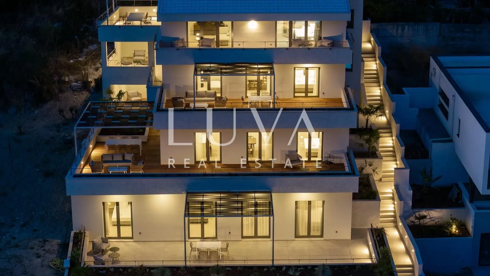 duće, omiš, luksuzni resort s 4 velika apartmana i bazenom uz more na prodaju - slika 31