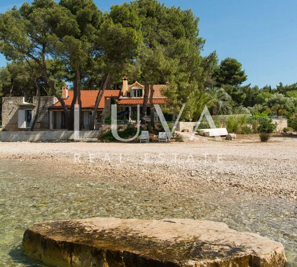 supetar, brač, kuća prvi red uz more, odlična prilika - slika 11