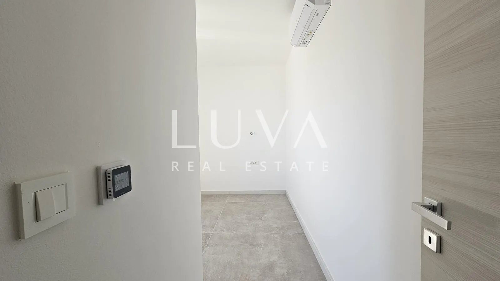 omiš, jesenice, penthouse s 134 m2 krovne terase sa pogledom na more - slika 19