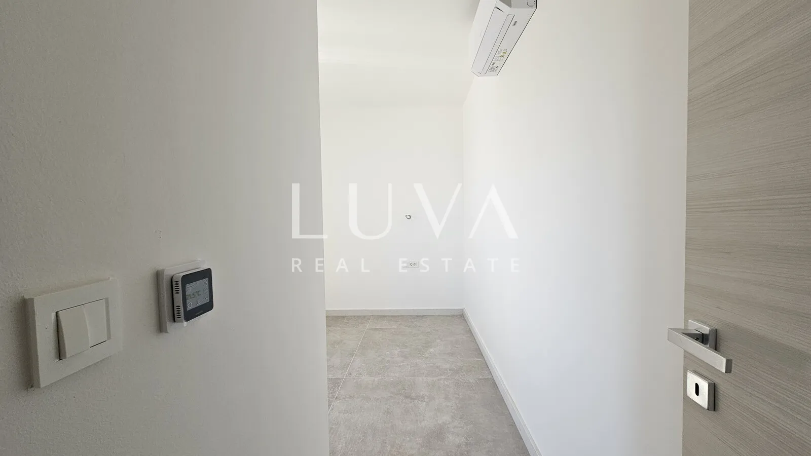 omiš, jesenice, penthouse s 134 m2 krovne terase sa pogledom na more - slika 19