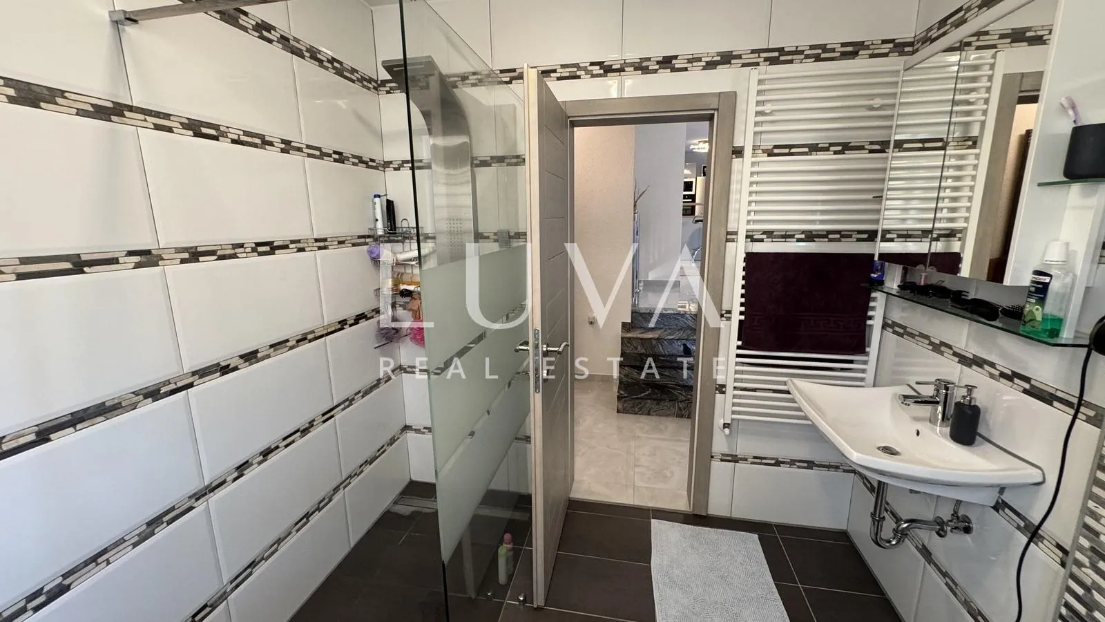 istra, višnjan, rustikalna kuća s tri apartmana, 580m2 - slika 15