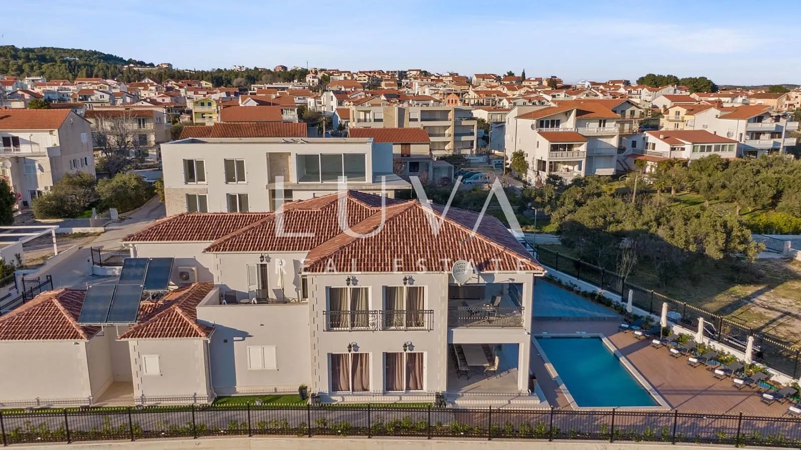 vodice, luksuzna i jedinstvena vila s bazenom uz more na prodaju - slika 29