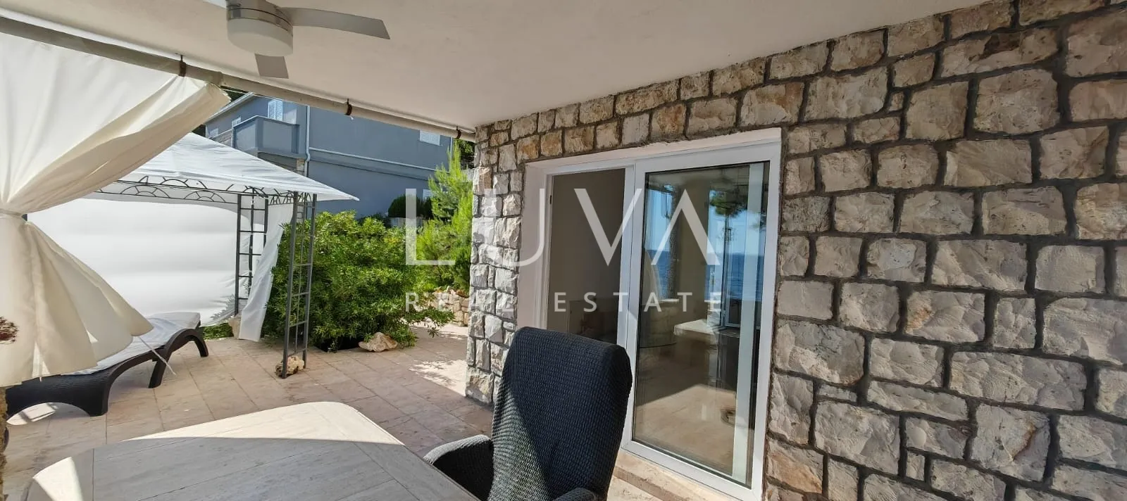 korčula, prižba, prodaja atraktivnog apartmana prvi red do mora - slika 13