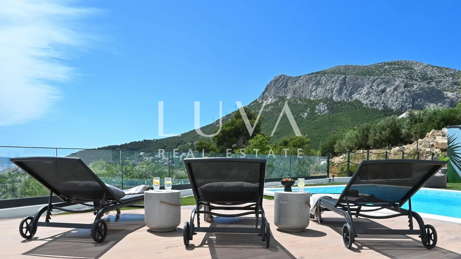 split, klis, luksuzna vila s bazenom i pogledom na prodaju - slika 3