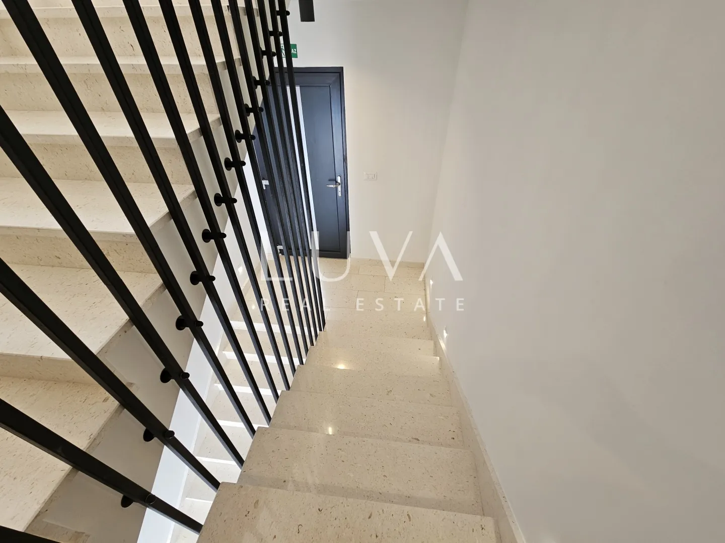 solin, koprivno, villa s bazenom, ljetnom kuhinjom na prodaju - slika 20