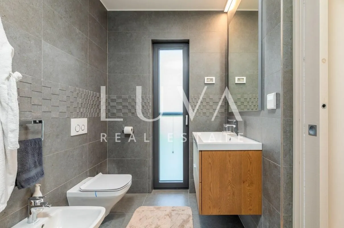 istra, fažana, moderna vila s bazenom uz more, 330 m2 - slika 15