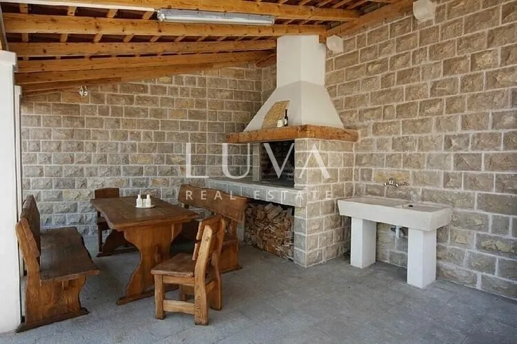 hvar, stari grad, kamena kuća uz more na prodaju - slika 12