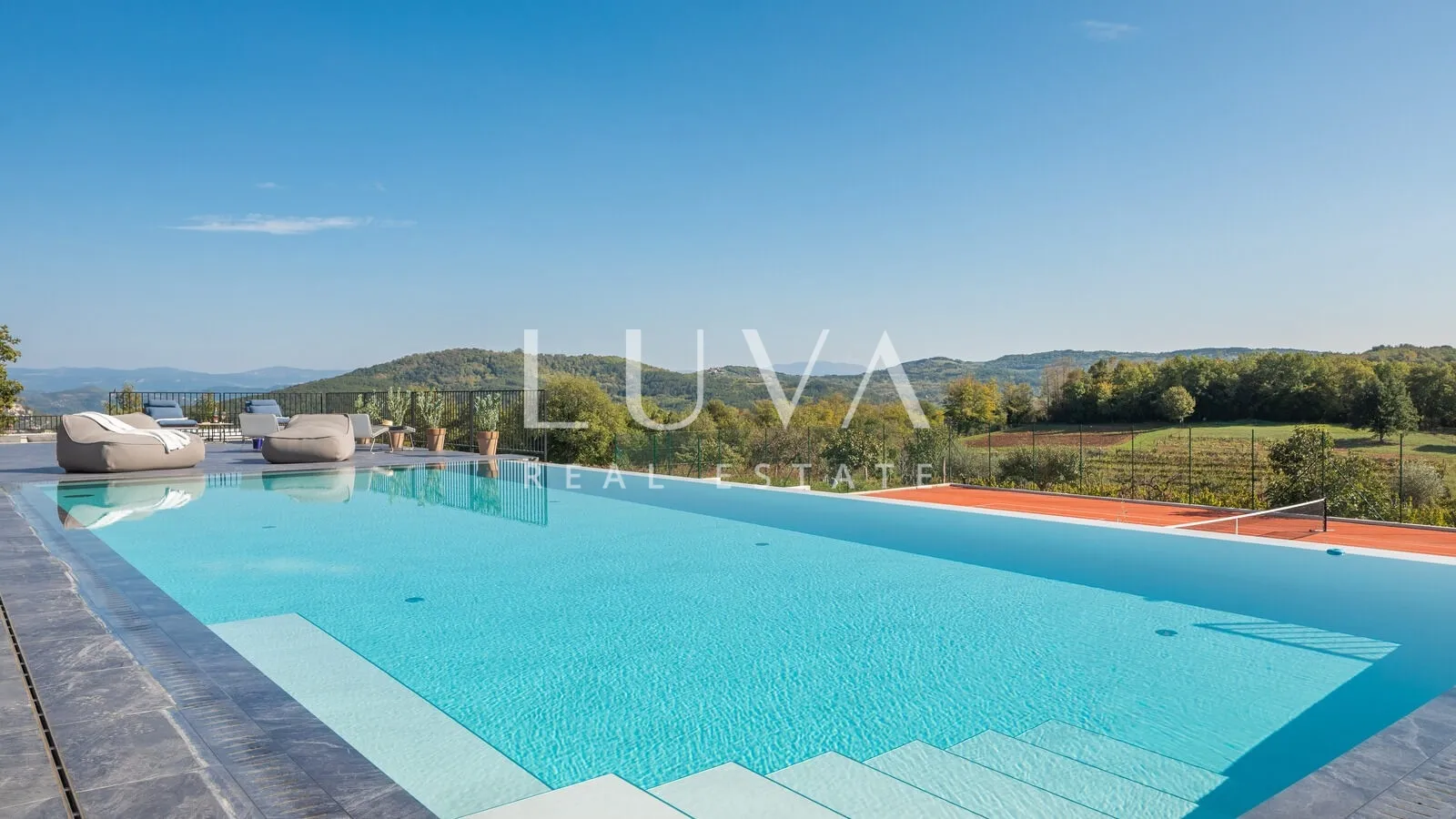 luksuzna vila s bazenom i tenis terenom, motovun, istra - slika 2