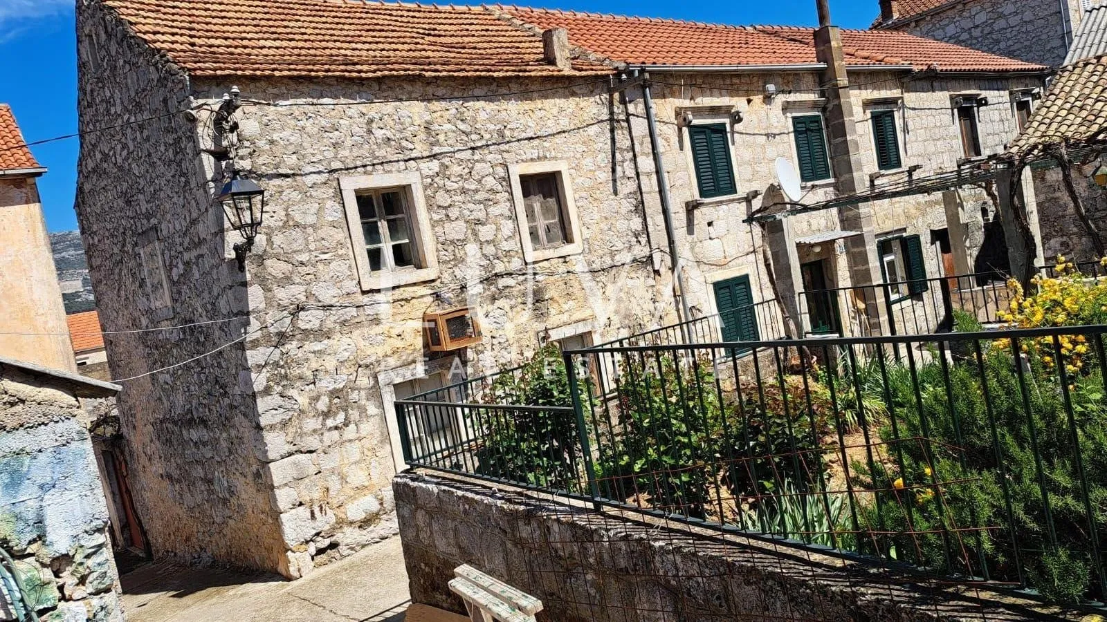orebić, potomje, 3 prostrane kamene kuće za renovaciju na prodaju - slika 2
