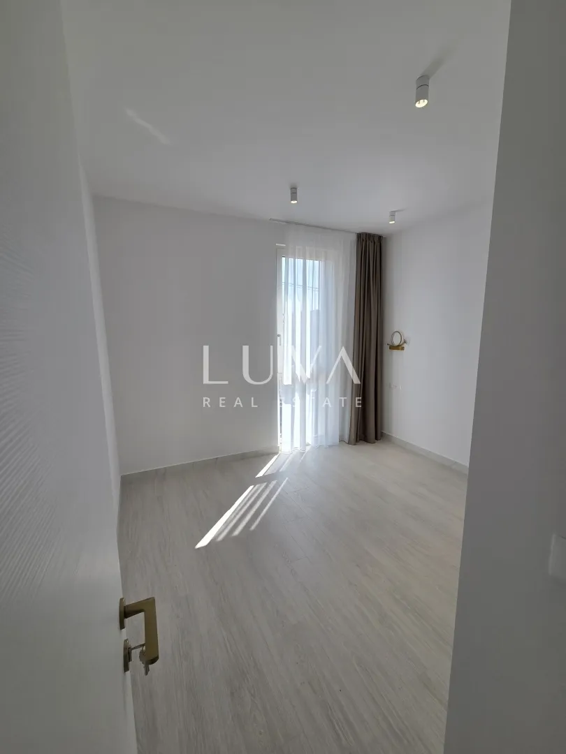trogir, seget vranjica, kuća 200m2 s bazenom uz more - slika 10