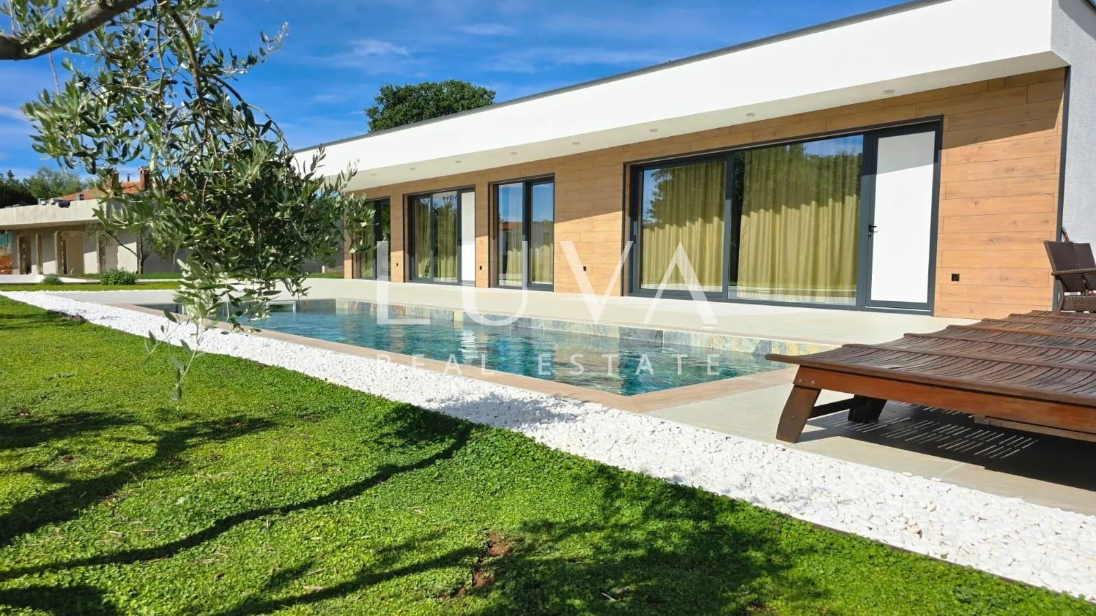 Istra, Labin, prodaje se moderna vila s bazenom i dva stana, 176 m2 - Nedešćina, Sveta Nedelja