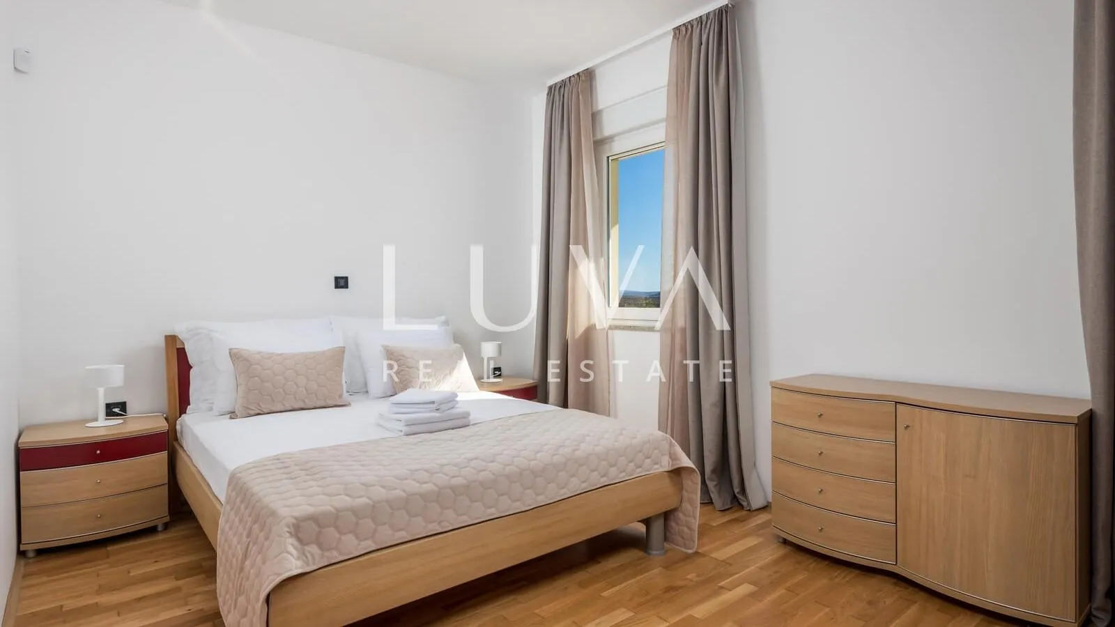 luksuzna kuća s bazenom na osami blizu rijeke - slika 11