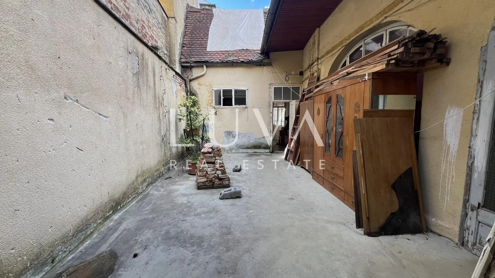 zagreb, centar, radićeva, stan 100m2 za adaptaciju - slika 13