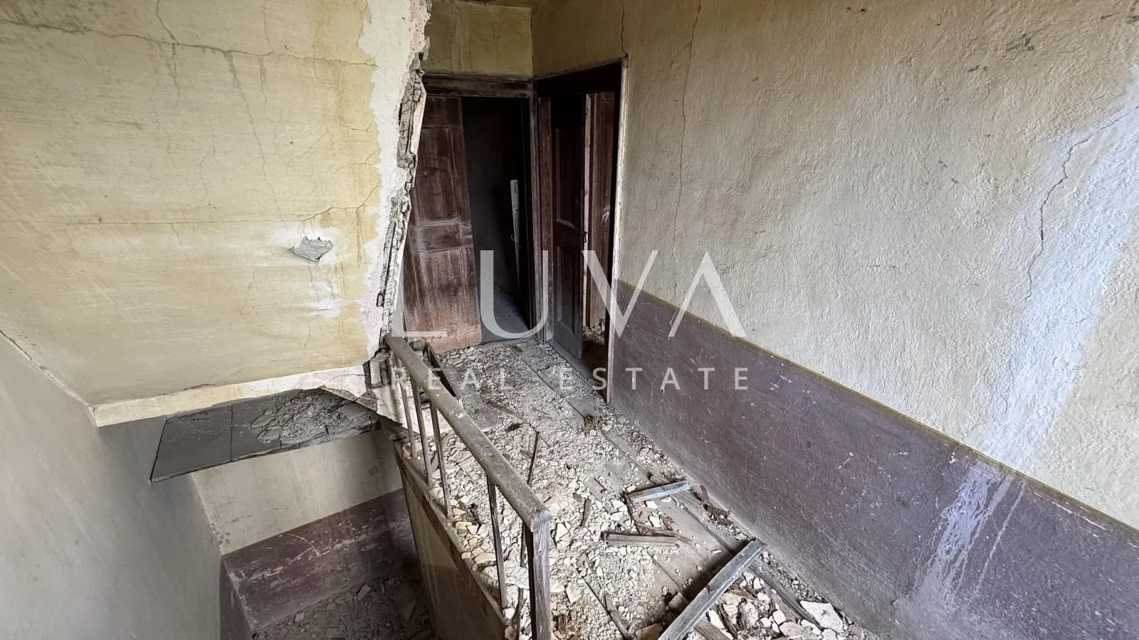 istra, motovun, kuća za renovaciju s dvorištem, 195 m2 - slika 16
