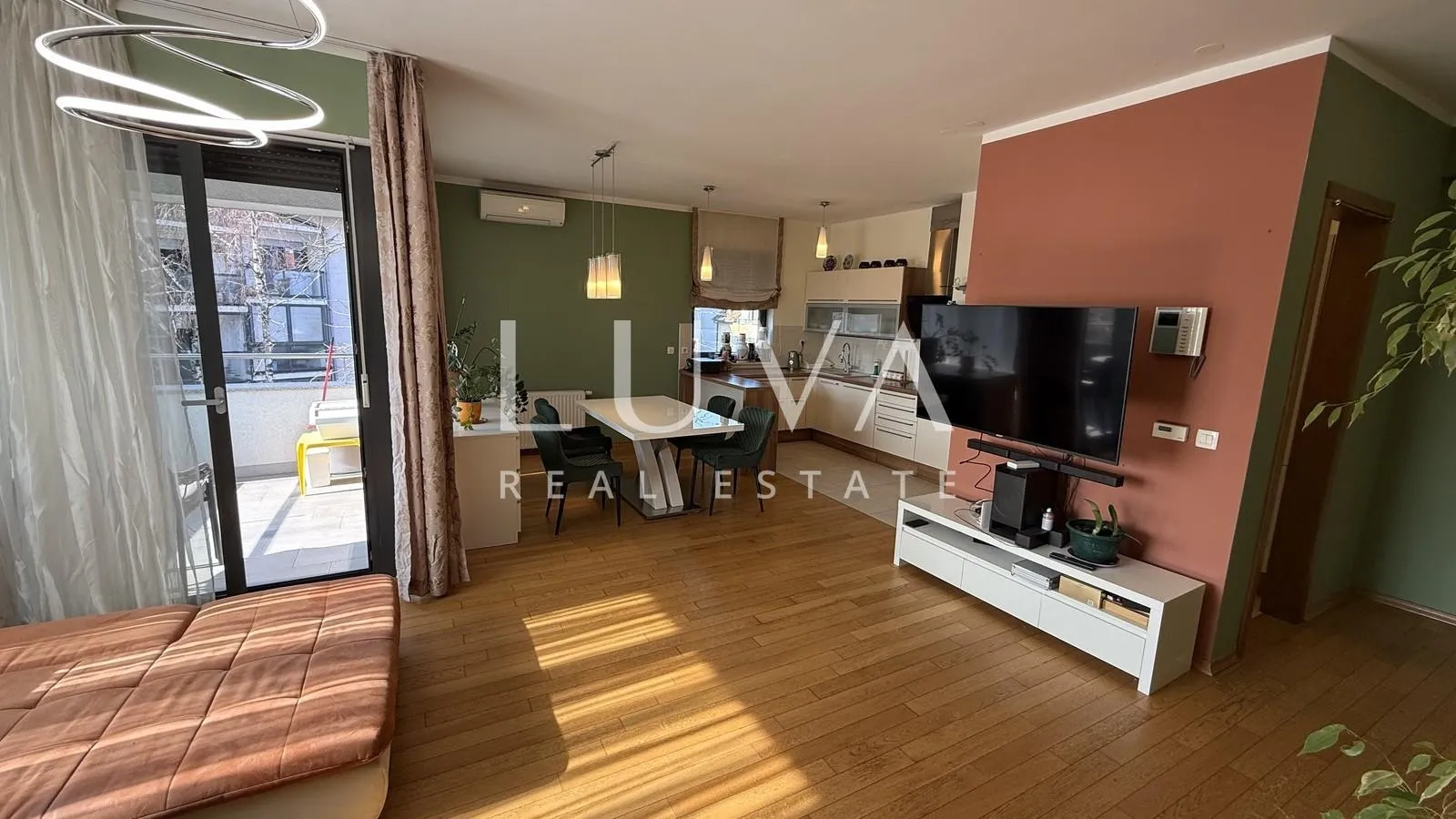 Zagreb, Petrova, prostrani 4S stan s 2 GPM, 120 m²