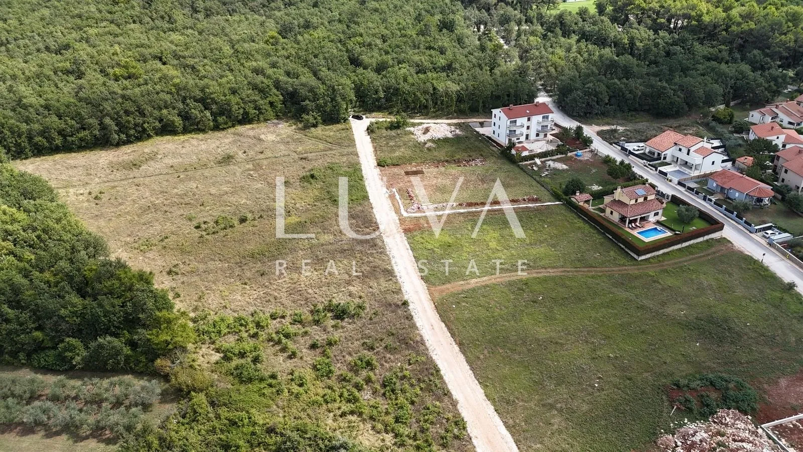 višnjan, građevinska parcela s građevinskom dozvolom, 1.263 m² - slika 5