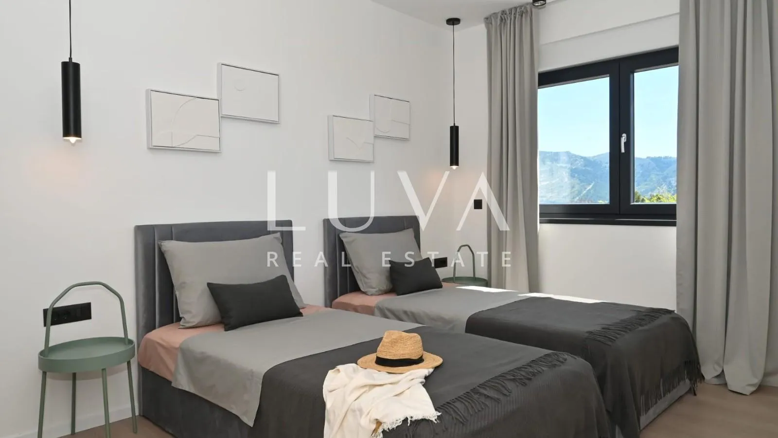 split, klis, luksuzna vila s bazenom i pogledom na prodaju - slika 22