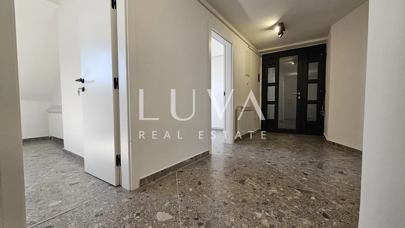 sesvete, centar, novouređeni poslovni prostor 144m2 za najam - slika 15