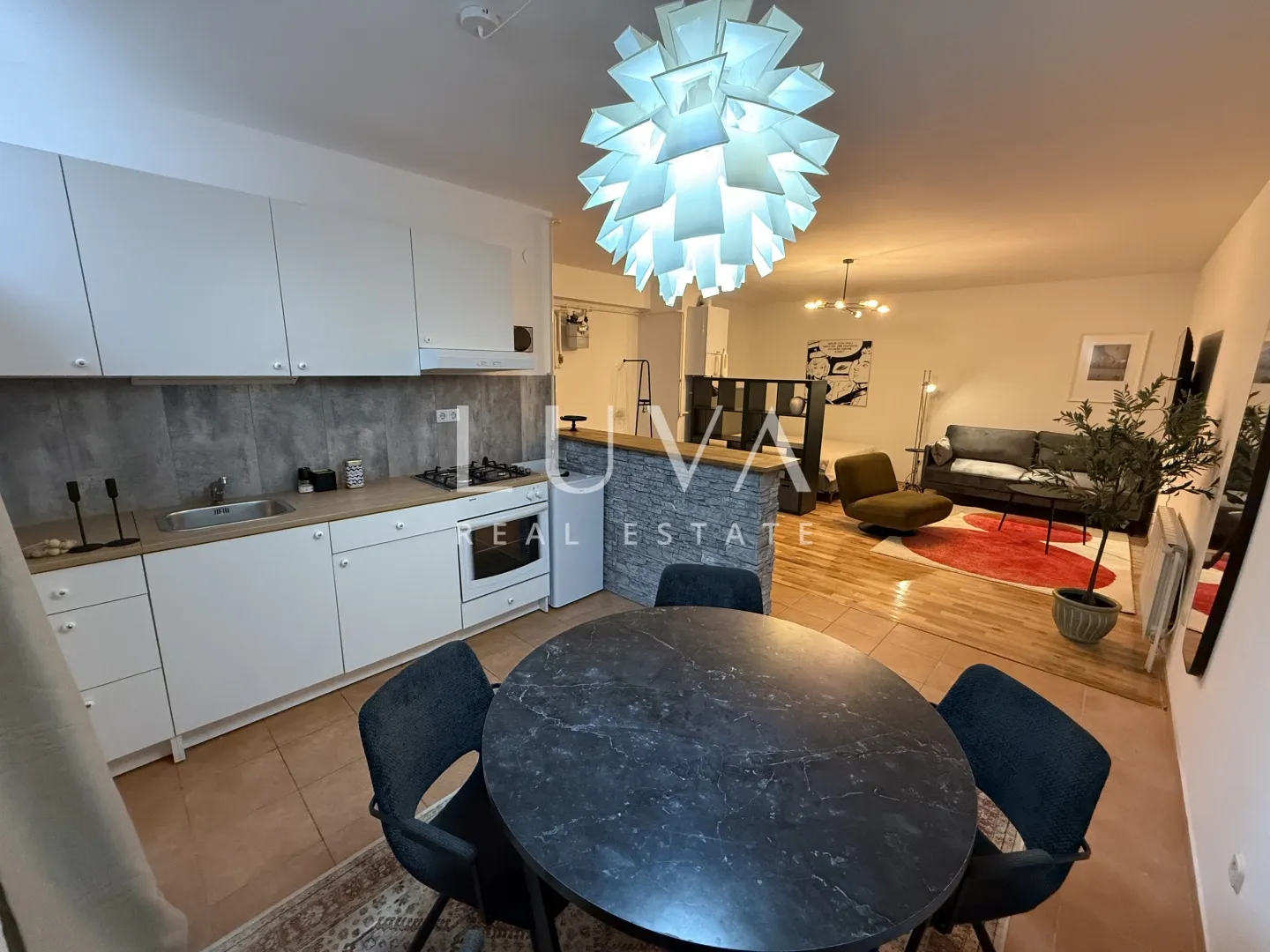 Zagreb, Remiza, renovirani stan u suterenu, 41 m²