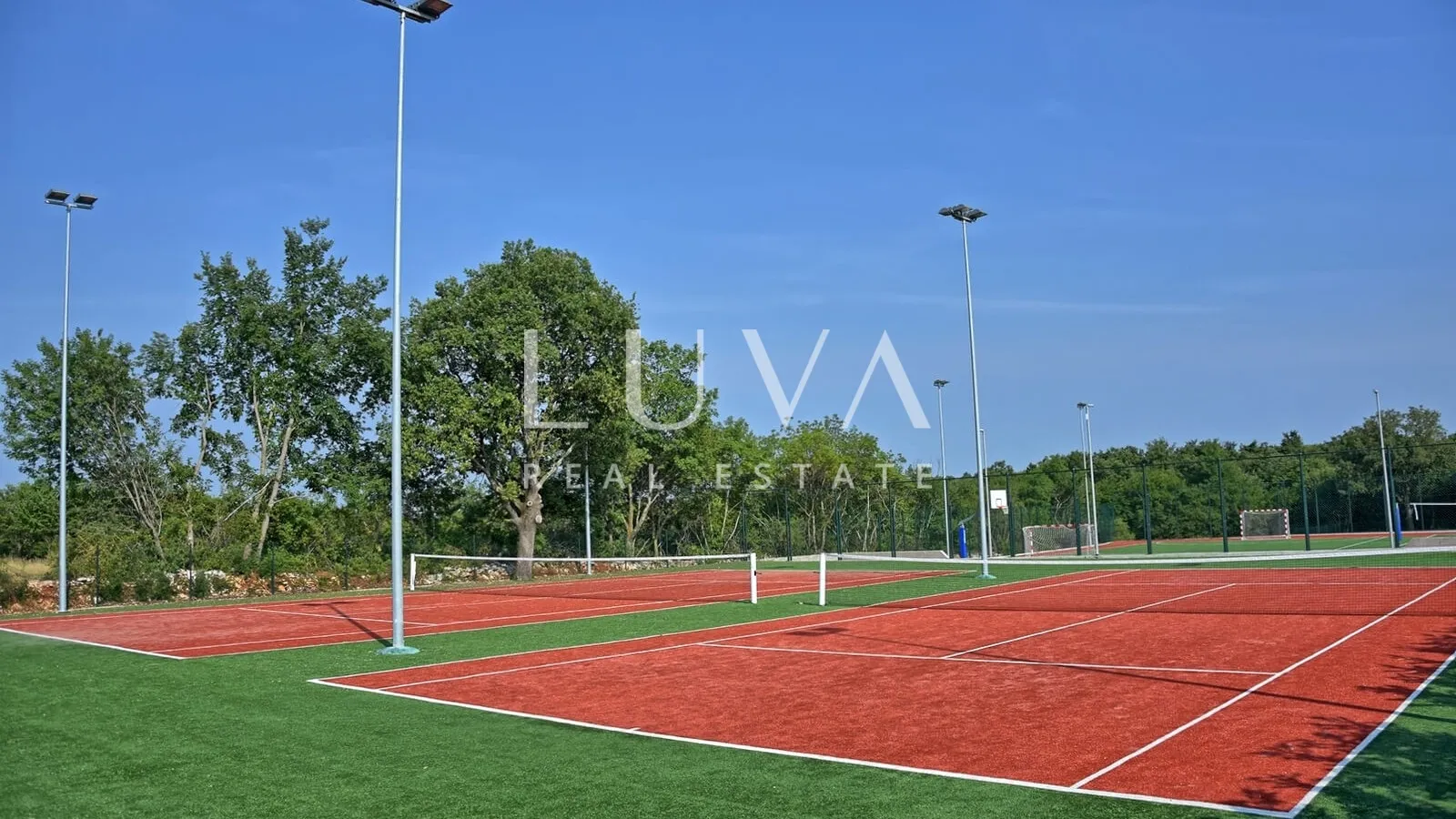 kanfanar, istra, luksuzna vila s bazenom, igralištem i sportskim terenima - slika 25