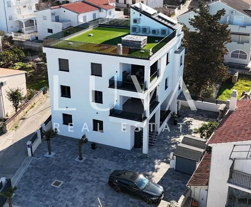 Vodice, Srima, 3s stan uz more s krovnom terasom na prodaju - Srima, Vodice
