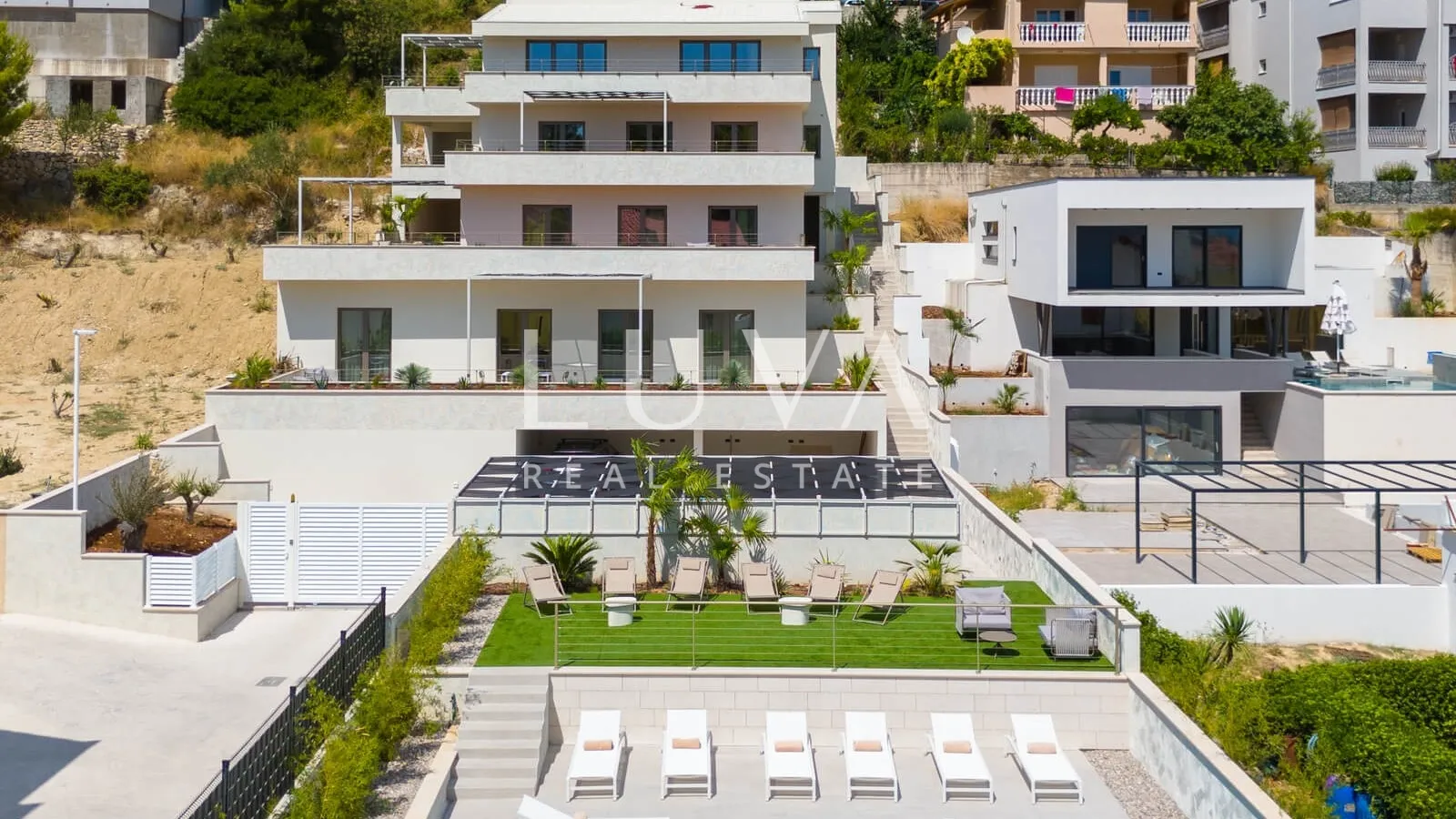 duće, omiš, luksuzni resort s 4 velika apartmana i bazenom uz more na prodaju - slika 3