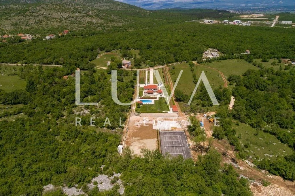 dicmo, dalmacija, kuća s velikim posjedom, bazenom i tenis terenom na prodaju - slika 80