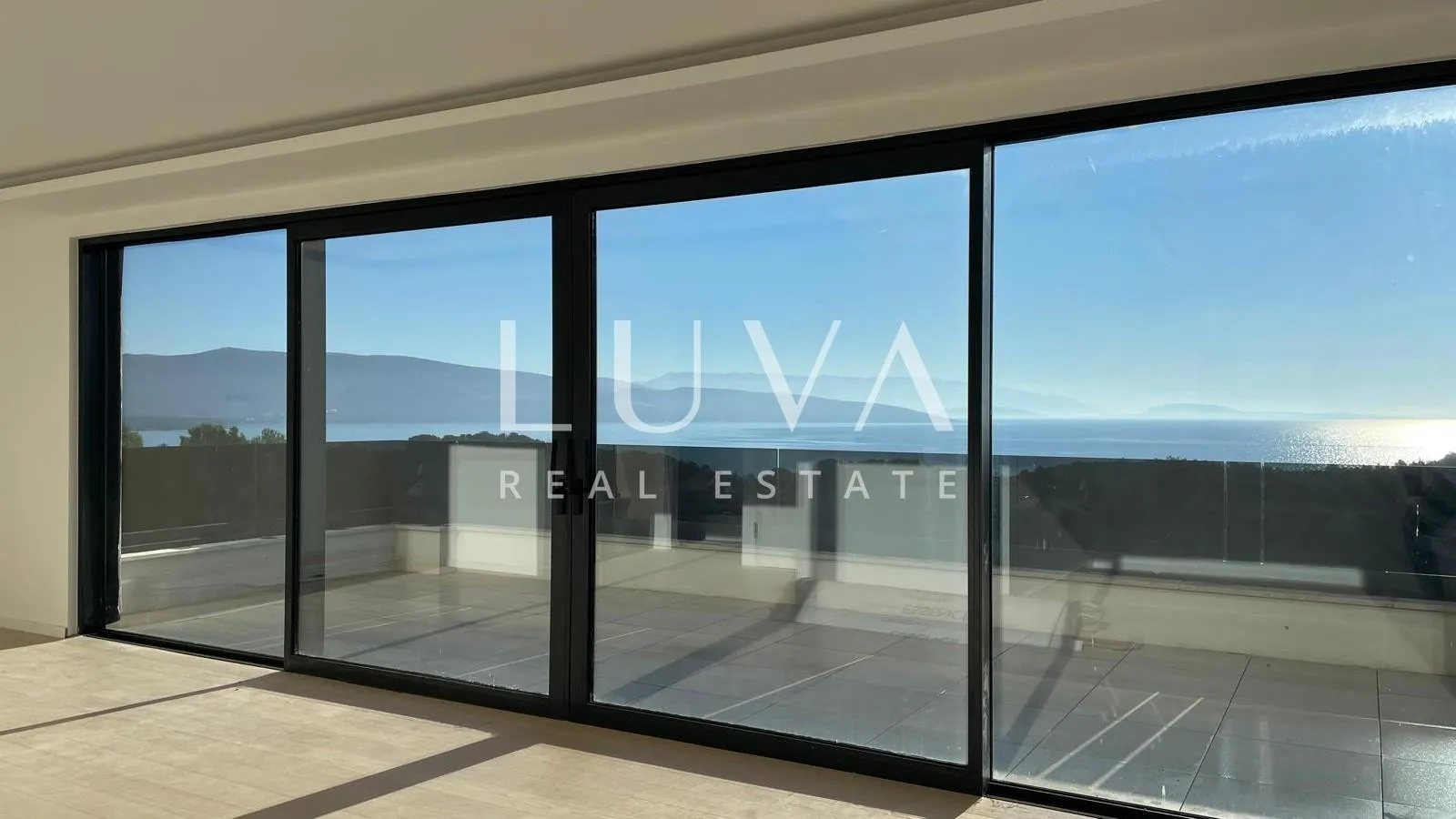 Krk, penthouse 115 m2 s pogledom na more, novogradnja