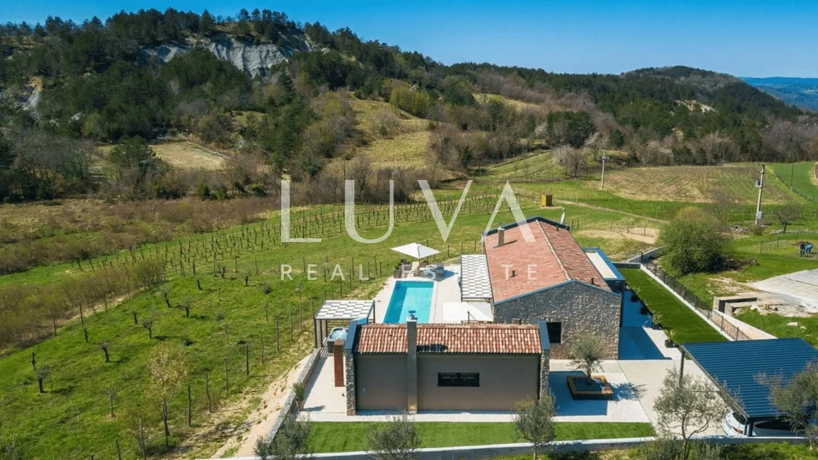 Hum, Istra, luksuzna kuća s bazenom i velikim posjedom na prodaju - Hum, Buzet