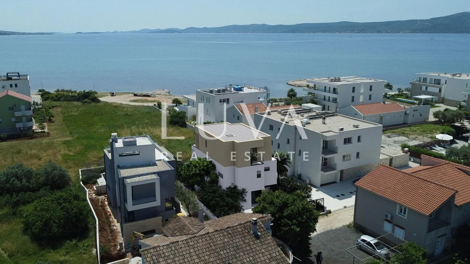 Sukošan, Zadar, luksuzna vila s bazenom uz more na prodaju