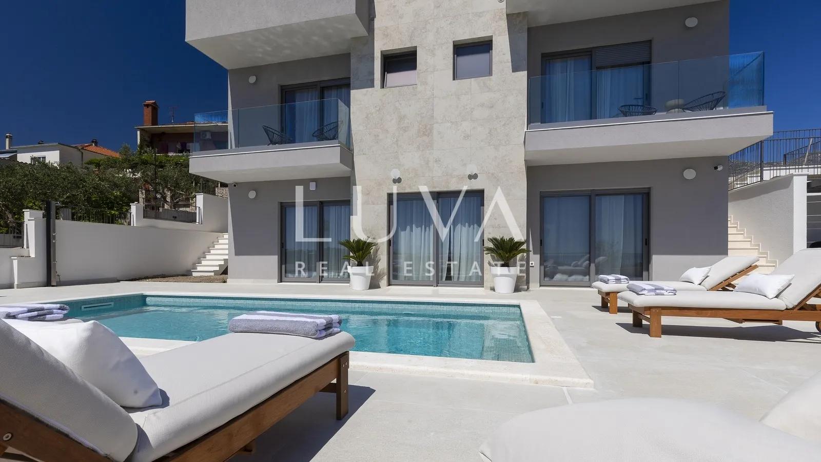 split, luksuzna vila s pogledom na more, 220 m2 za dugoročni najam - slika 41