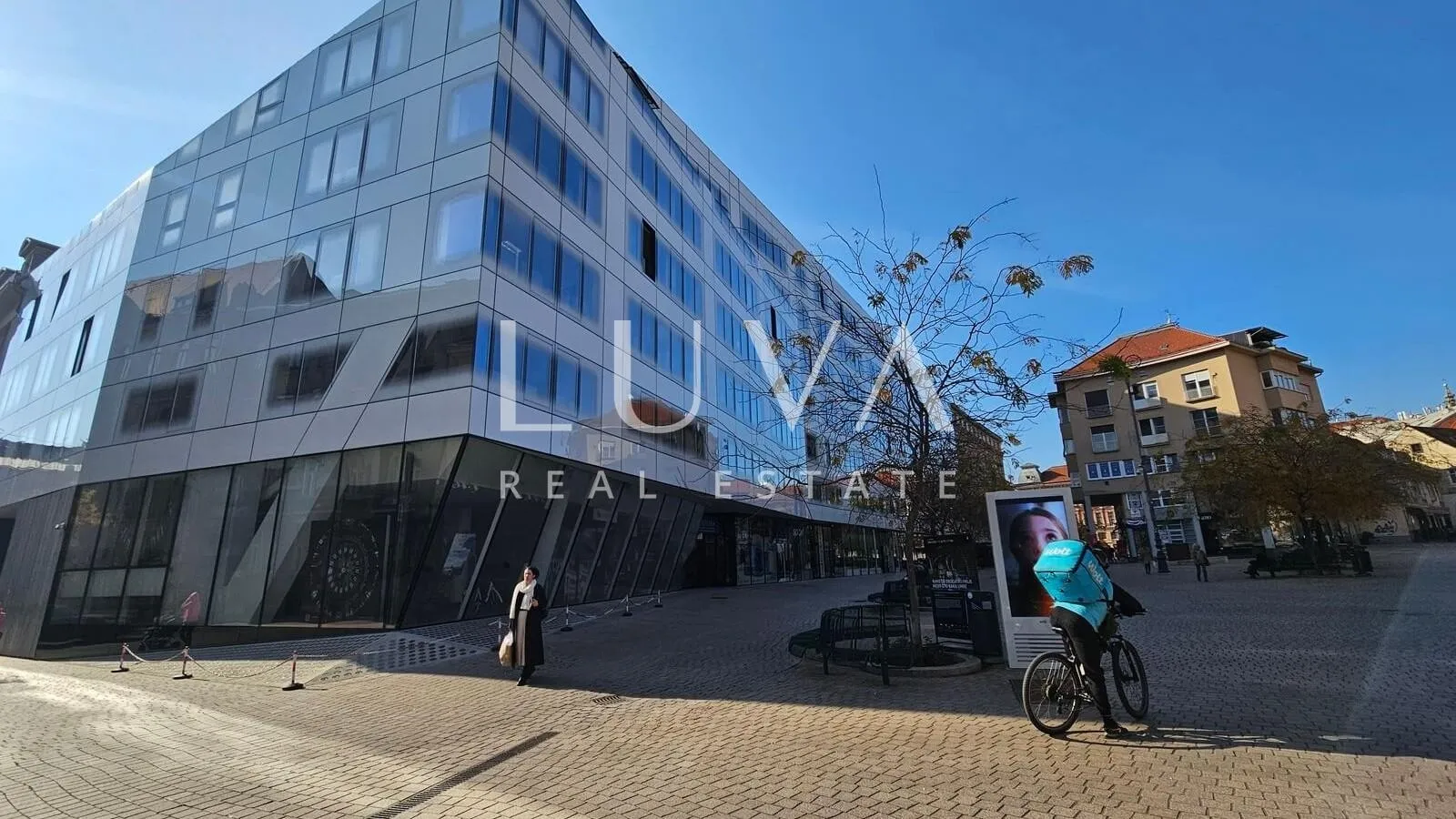 Ban centar, studio apartman, terasa i garaža na prodaju - Zagreb