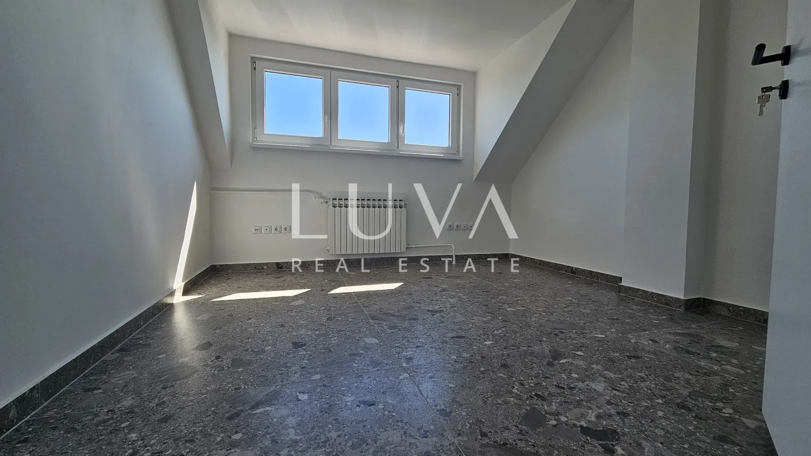 sesvete, centar, novouređeni poslovni prostor 144m2 za najam - slika 4
