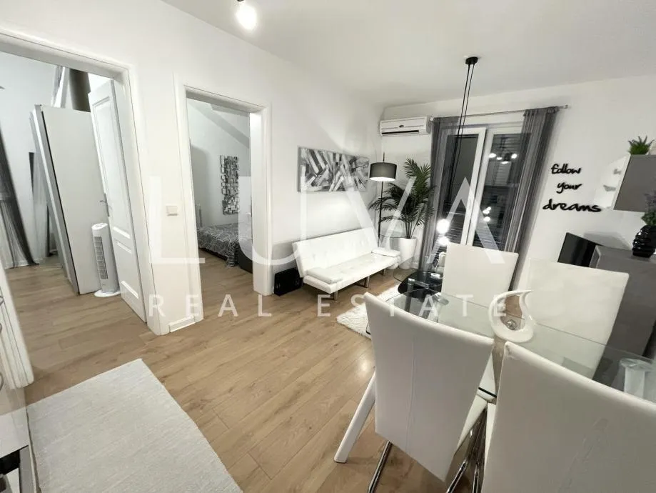 brač, supetar, moderno namješten stan s pogledom na more na prodaju - slika 11