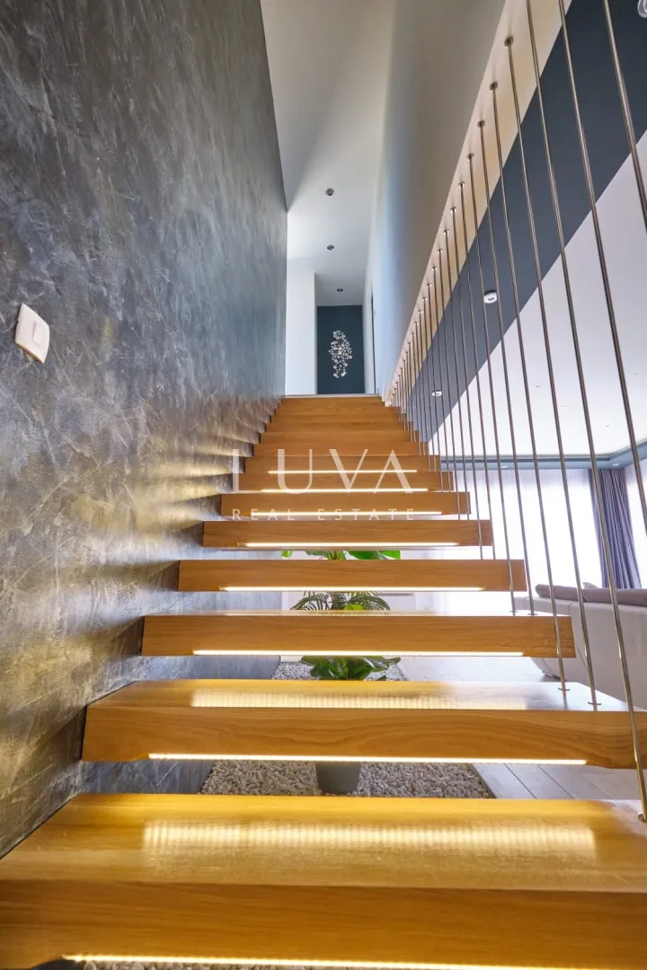 kaštel stari, vila 324 m² s bazenom i pogledom na more na prodaju - slika 14