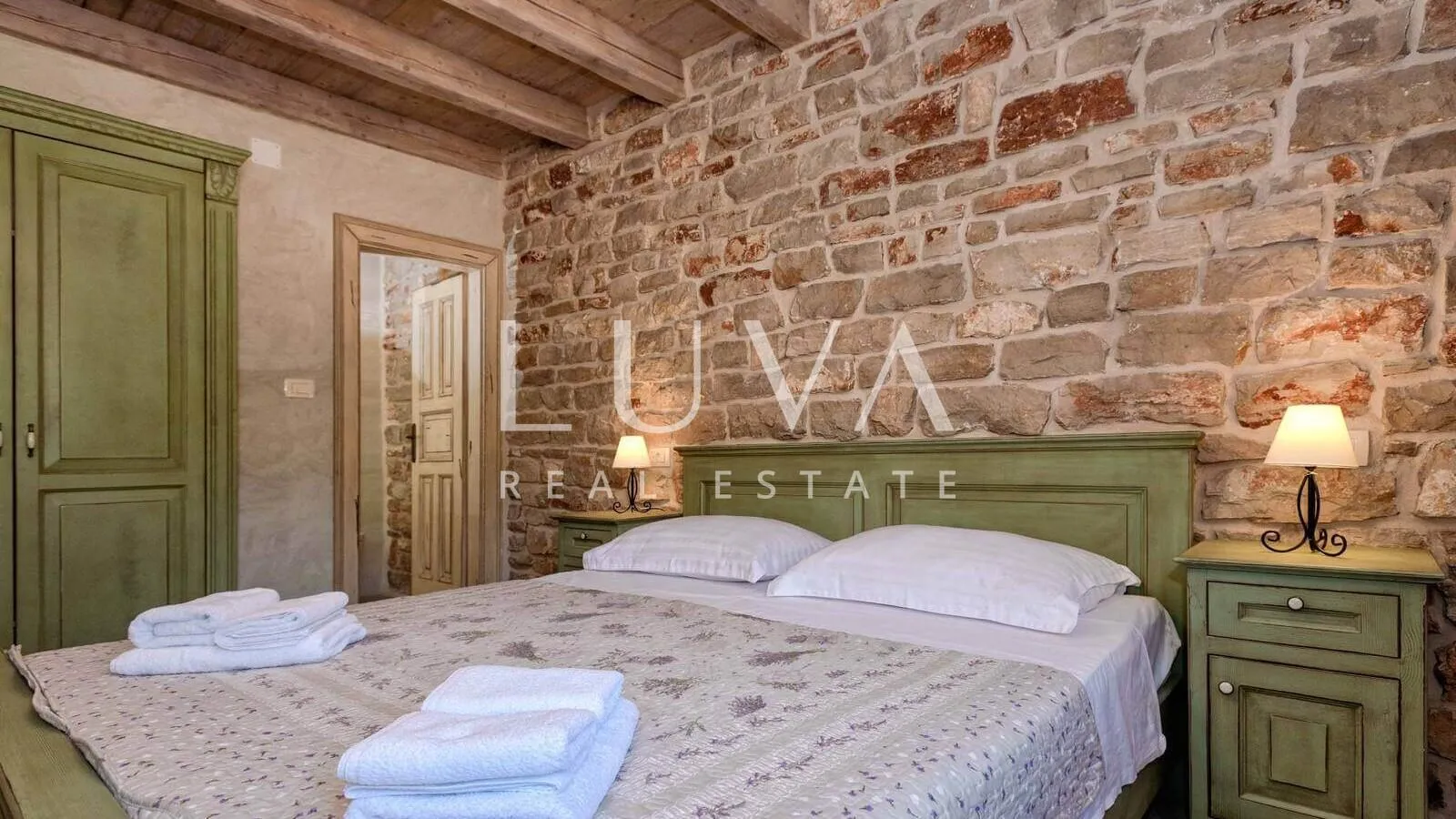 luksuzna vila s bazenom na osami na hvaru - slika 13