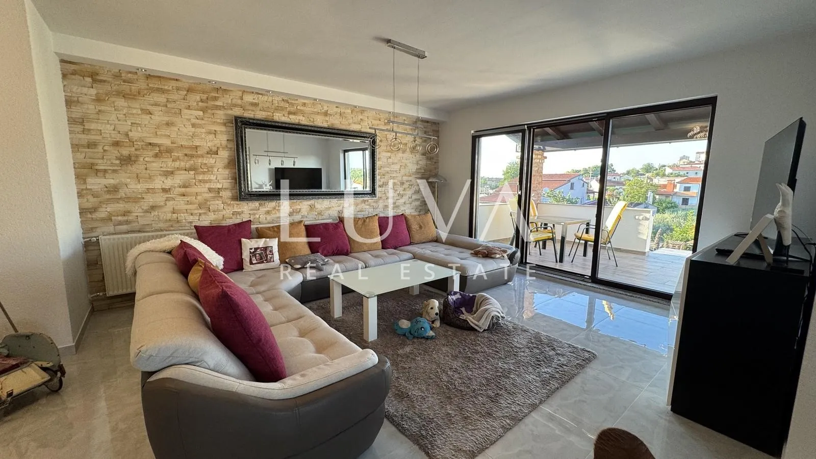 istra, višnjan, rustikalna kuća s tri apartmana, 580m2 - slika 2