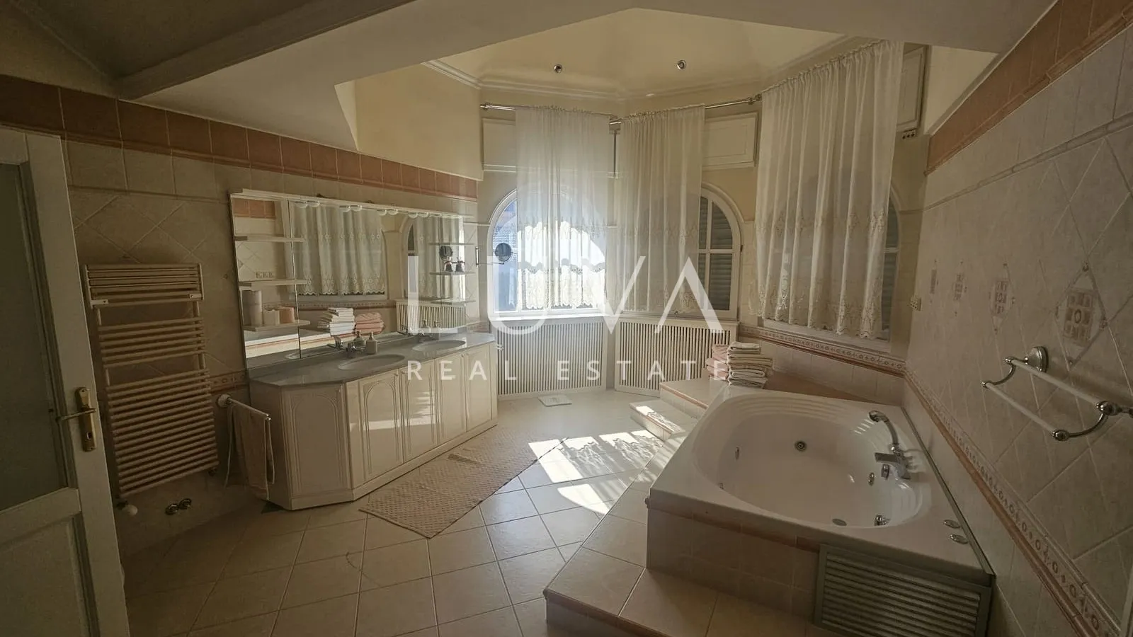 zagreb, gračani, luksuzno obiteljsko imanje, vila 810m2 na zemljištu 3.965m2 - slika 20