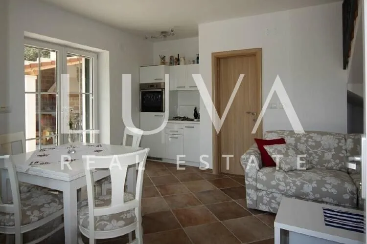 hvar, stari grad, kamena kuća uz more na prodaju - slika 13