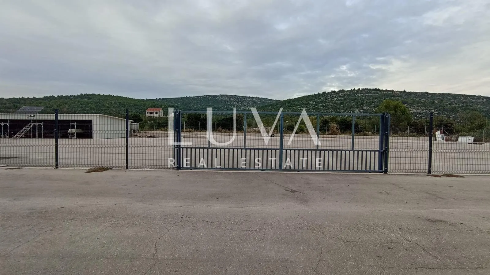 marina, trogir, prodaja velikog i urednog skladišta 3200m2 - slika 3
